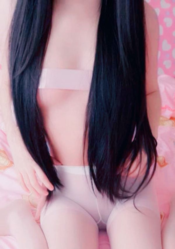 双马尾萝莉萌白酱白丝长袜揉奶抠逼