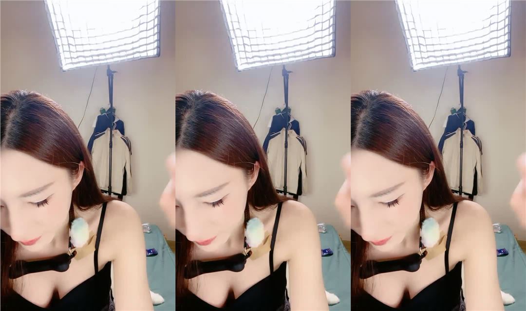 颜值能让人中毒很深的高颜值高档女神，大胸高挑身材，放外围圈也要5K起步，女神和她小鲜肉男友日常啪啪