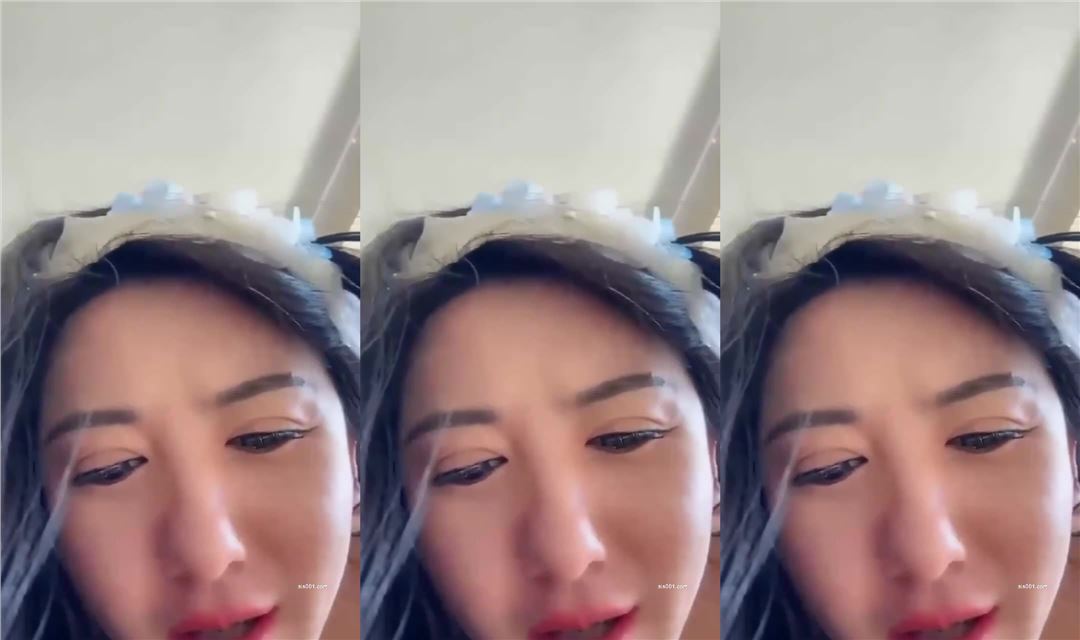 大奶轻熟女大白天在家被小哥多姿势无套输出从房间操到阳台奶子哗哗爽叫连连