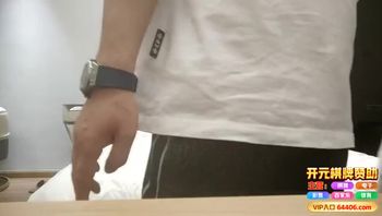 骨感兼职少女，被插了小穴再爆菊花