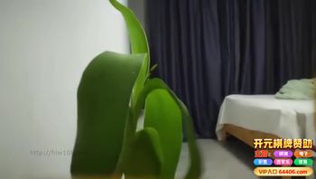 约操漂亮大奶小姐姐，上来猛怼几下就射了