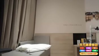 极品黑裙性感长腿妹子，沙发上操扶着细腰翘屁股后入