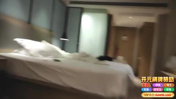 一字马大奶轻熟女，各种猛怼偷偷无套输出