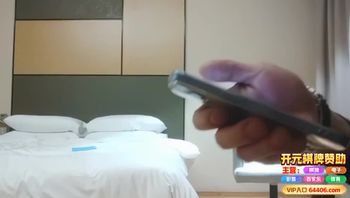 探花身材丰满奶大臀肥黑丝小妹偷偷摘套后入猛怼