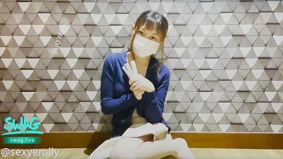 小女孩无家日,卖完火柴被好心大叔带回家？！