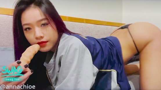 自慰抽插太爽流出白白的液体