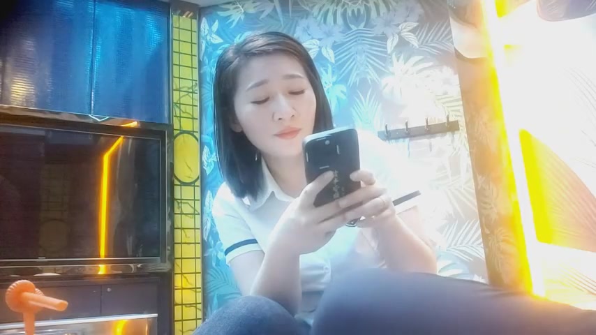 勾搭短发骚技师带回酒店69互舔后入丰满肥臀